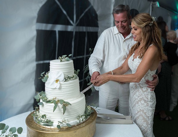 Cathy Mozer's wedding - cutting the cake