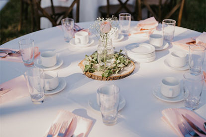 outdoor reception table setting