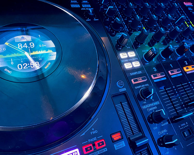 professional DJ sound board